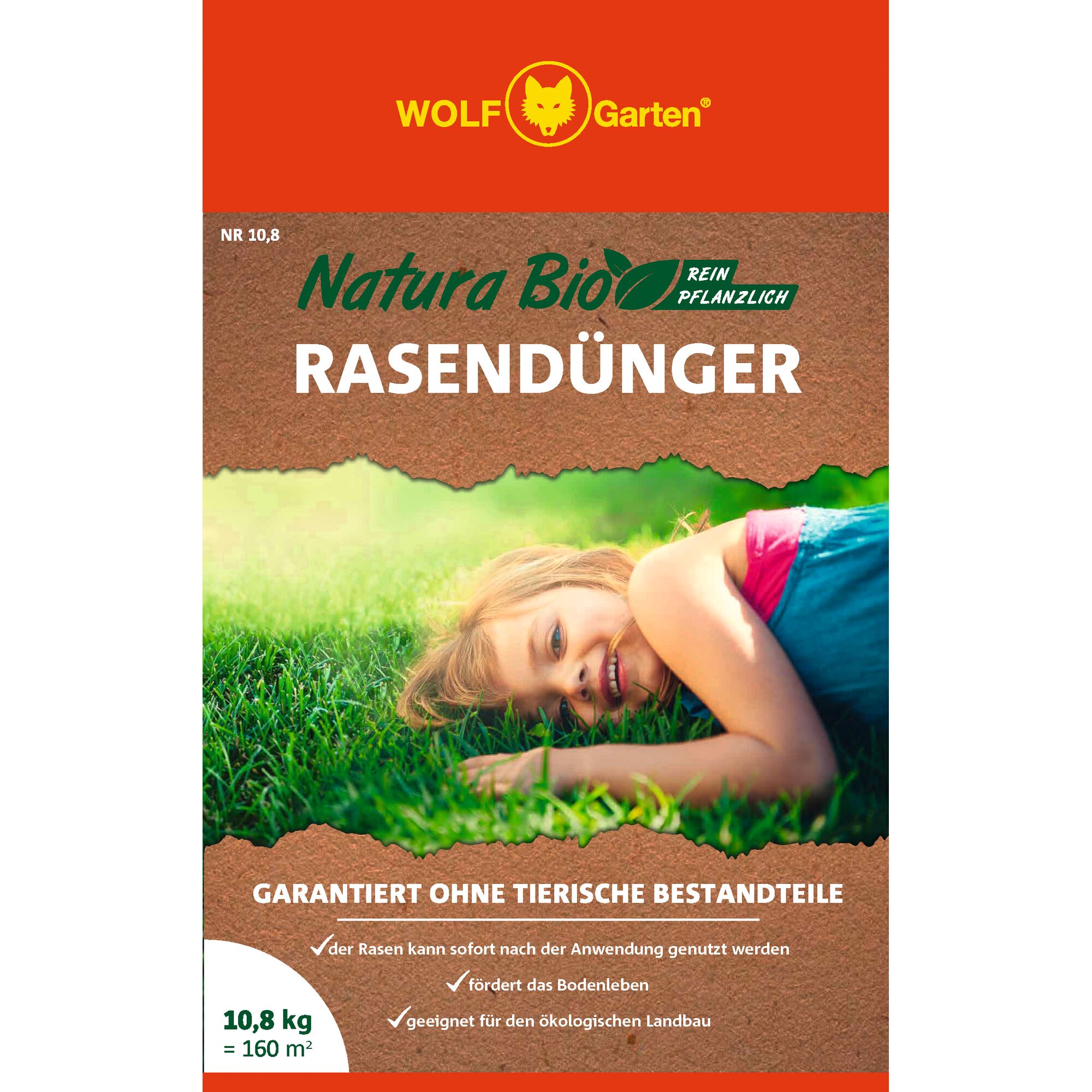 Packaging of WOLF-Garten Natura Bio lawn fertilizer with plant-based ingredients. The package shows a person lying on green grass with relevant product details such as 10.8 kg coverage for 160 m² and information about the fertilizer being free from animal components, suitable for ecological farming.