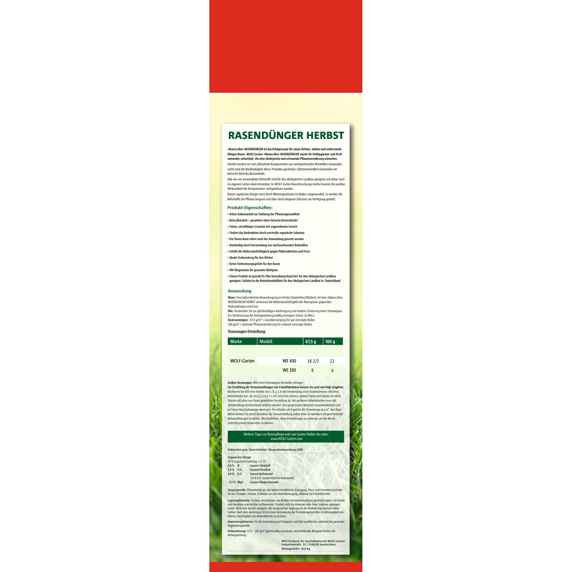 Image of a WOLF-Garten product packaging for autumn lawn fertilizer. The packaging is mainly red and green and includes detailed instructions and product information in German, covering properties, usage, and dosage instructions. The lower part displays the product specifications and application tips against a grass background.