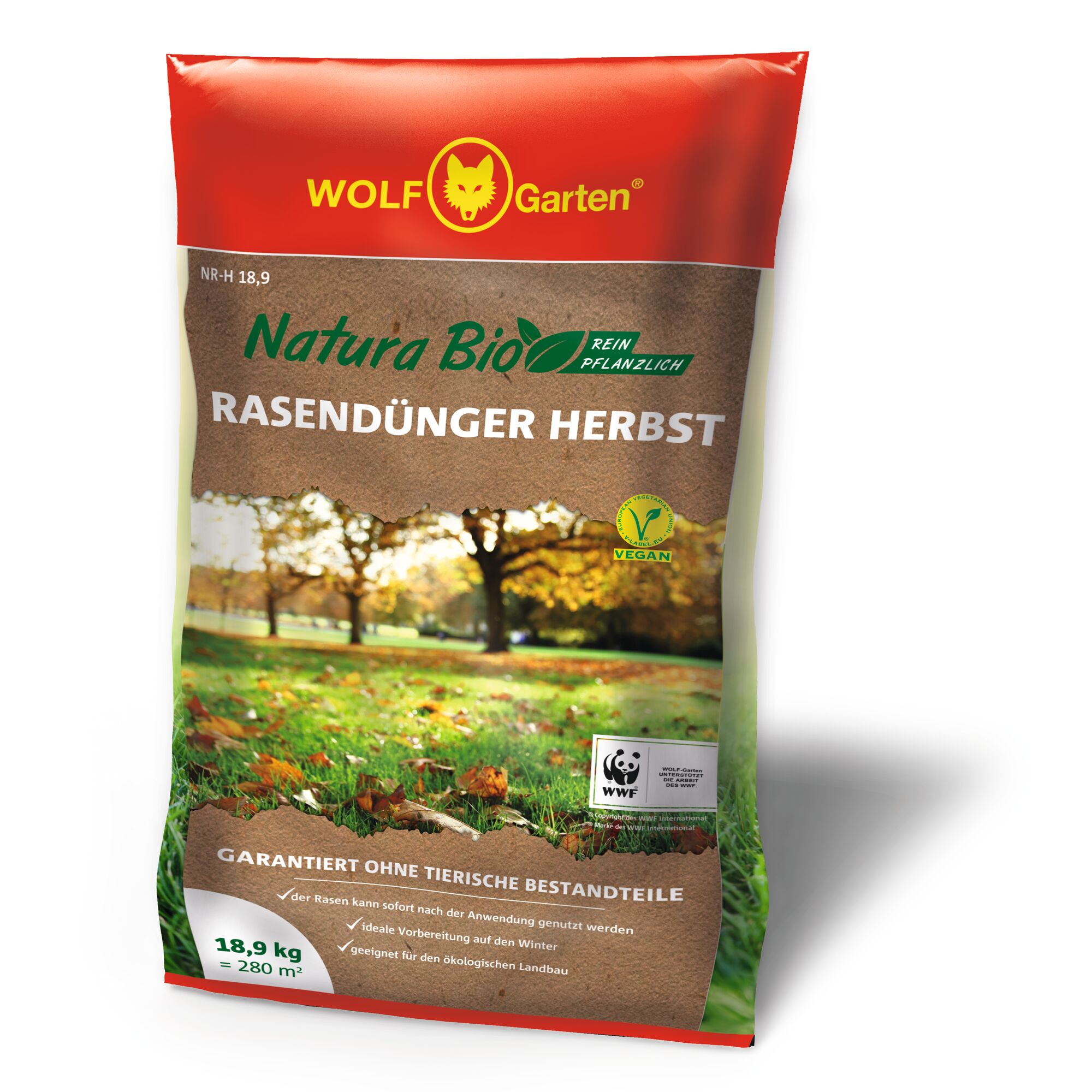Bag of WOLF-Garten Natura Bio autumn lawn fertilizer, vegan and plant-based, suitable for ecological farming, weighing 18.9 kg and covering up to 280 square meters. The packaging features a photo of a lawn with autumn leaves and trees, as well as product certifications.