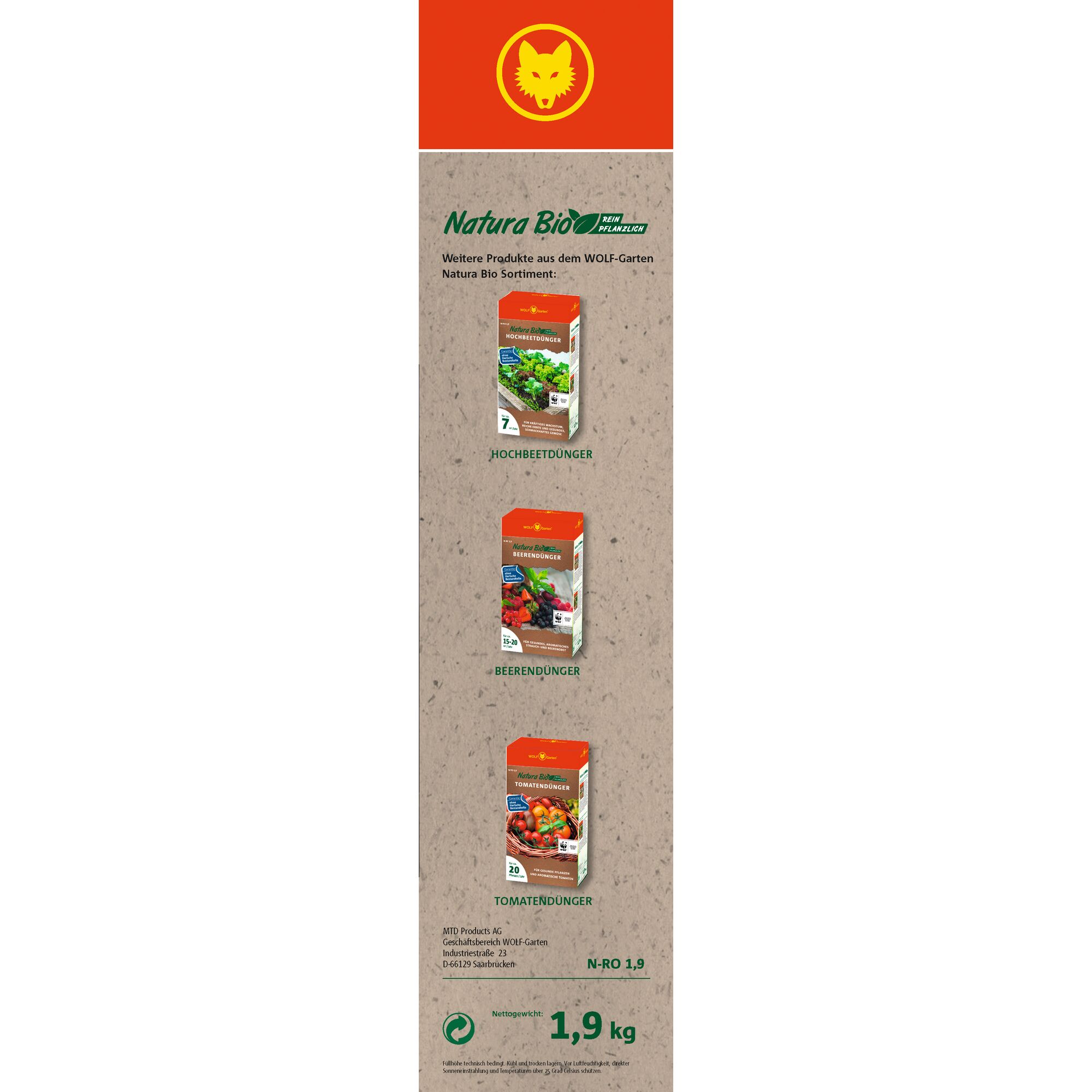 Vertical promotional image showing three boxes of WOLF-Garten Natura Bio fertilizer products for vegetable beds, berries, and tomatoes. The background is beige with a red section at the top displaying the yellow wolf logo. Product weights and details are listed at the bottom.